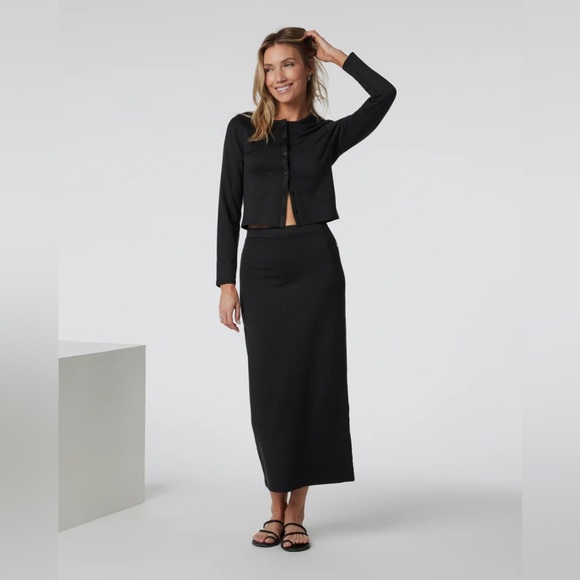 Max Studio Dresses & Skirts - Max Studio Ribbed MIDI Skirt Black Sz Large